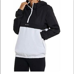 Windbreaker Baleaf size 2x run small